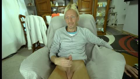 Snapshot of 00jeff31 chatting on 4, 1, 2025 jeff online show from 4, 1, 2025