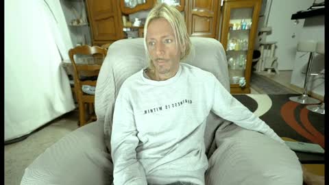 Snapshot of 00jeff31 chatting on 8, 1, 2025 jeff online show from 8, 1, 2025