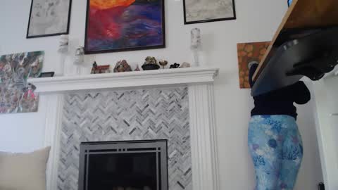 Aurora Willows online show from 12, 1, 2025
