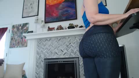 Aurora Willows online show from 14, 1, 2025