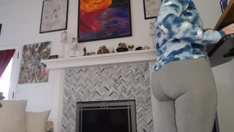 Aurora Willows online show from 28, 1, 2025