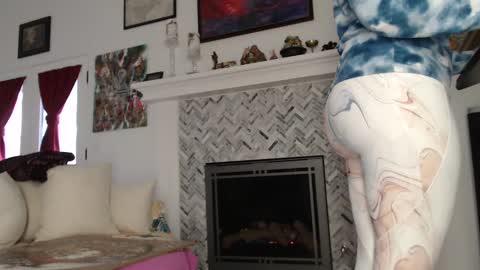 Aurora Willows online show from 29, 1, 2025