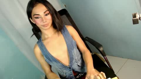 Snapshot of 18_nicole chatting on 9, 2, 2025 barbie online show from 9, 2, 2025