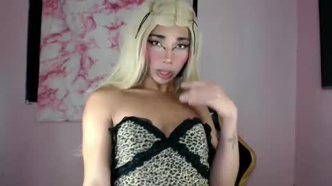 Snapshot of 18_nicole chatting on 22, 2, 2025 barbie online show from 22, 2, 2025