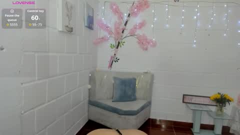 Snapshot of 19vanee chatting on 19, 10, 2025 stef read my description online show from 19, 10, 2025