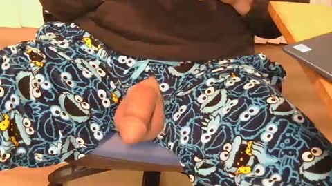 i erupt if you suck ur nipples 4 me and look at the camera while watching me online show from 28, 5, 2026