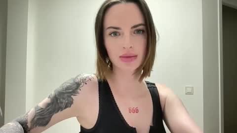 Snapshot of 1dove chatting on 4, 10, 2025 DOVE online show from 4, 10, 2025