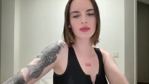 Snapshot of 1dove chatting on 5, 10, 2025 DOVE online show from 5, 10, 2025