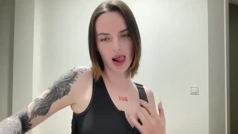 Snapshot of 1dove chatting on 6, 10, 2025 DOVE online show from 6, 10, 2025