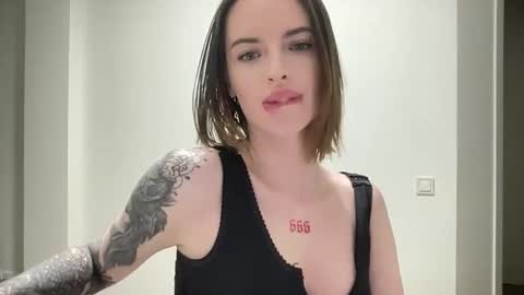 Snapshot of 1dove chatting on 13, 10, 2025 DOVE online show from 13, 10, 2025