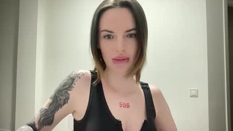 Snapshot of 1dove chatting on 15, 10, 2025 DOVE online show from 15, 10, 2025