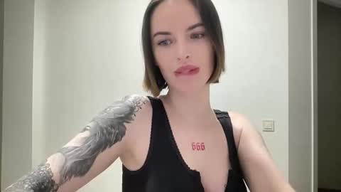 Snapshot of 1dove chatting on 20, 10, 2025 DOVE online show from 20, 10, 2025