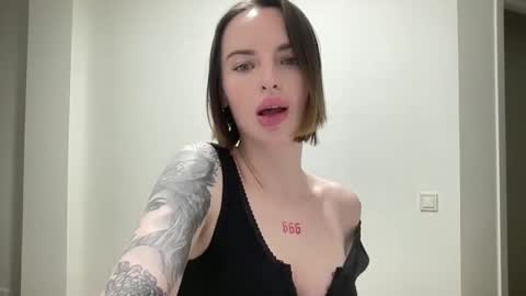 Snapshot of 1dove chatting on 21, 10, 2025 DOVE online show from 21, 10, 2025