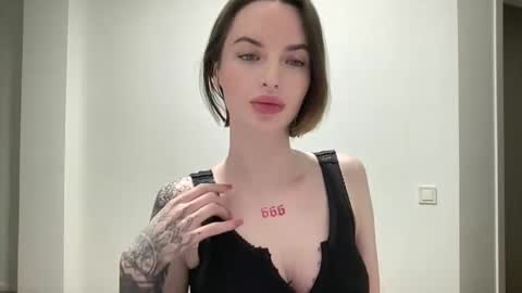 Snapshot of 1dove chatting on 23, 10, 2025 DOVE online show from 23, 10, 2025