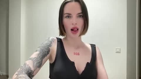 Snapshot of 1dove chatting on 27, 10, 2025 DOVE online show from 27, 10, 2025