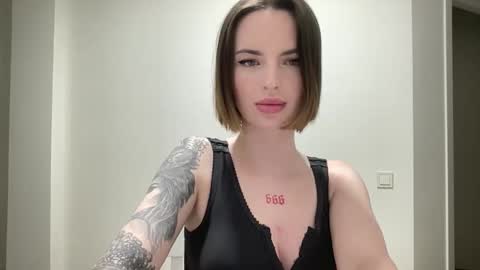 Snapshot of 1dove chatting on 31, 10, 2025 DOVE online show from 31, 10, 2025