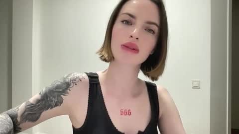 Snapshot of 1dove chatting on 7, 11, 2025 DOVE online show from 7, 11, 2025