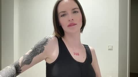 Snapshot of 1dove chatting on 14, 11, 2025 DOVE online show from 14, 11, 2025