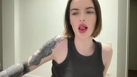 Snapshot of 1dove chatting on 20, 11, 2025 DOVE online show from 20, 11, 2025