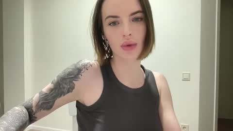 Snapshot of 1dove chatting on 21, 11, 2025 DOVE online show from 21, 11, 2025