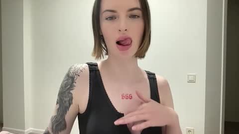 Snapshot of 1dove chatting on 25, 11, 2025 DOVE online show from 25, 11, 2025