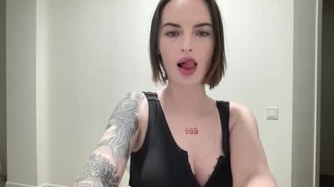 Snapshot of 1dove chatting on 26, 11, 2025 DOVE online show from 26, 11, 2025