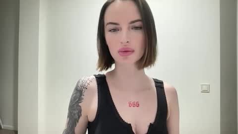 Snapshot of 1dove chatting on 13, 12, 2025 DOVE online show from 13, 12, 2025