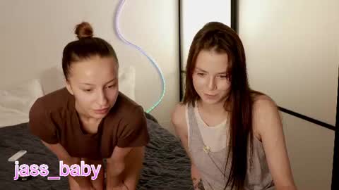 Lily 3 online show from 21, 7, 2026