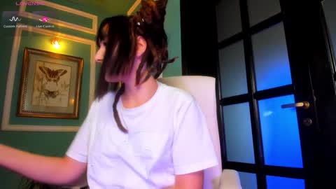 Moona  online show from 28, 10, 2025