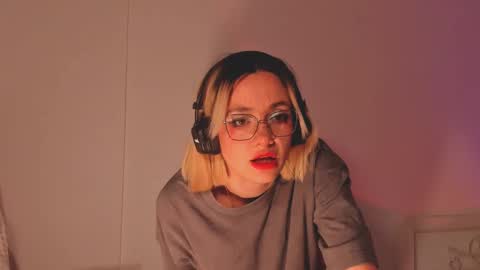 Snapshot of 2b_ chatting on 24, 2, 2025 Sasha weekend from 14 to 27 November online show from 24, 2, 2025