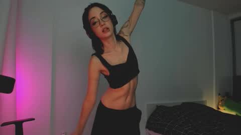 Snapshot of 2b_ chatting on 2, 11, 2025 Sasha weekend from 14 to 27 November online show from 2, 11, 2025