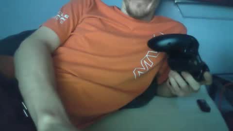 Snapshot of 2big2hype chatting on 21, 9, 2025 cheif online show from 21, 9, 2025