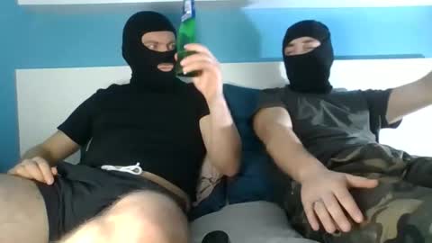 Snapshot of 2frenchfriends chatting on 28, 10, 2025 2frenchfriends online show from 28, 10, 2025