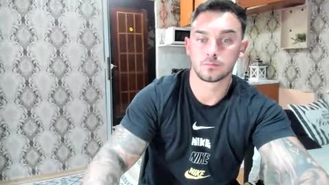 Snapshot of 2sexymuscles chatting on 18, 9, 2025 2sexymuscles online show from 18, 9, 2025