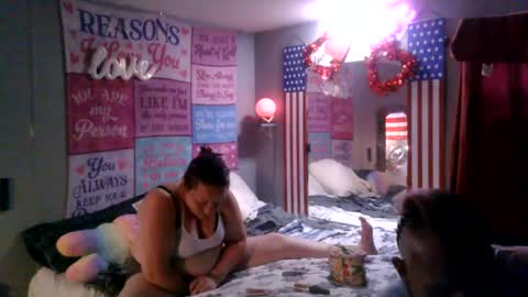 Snapshot of 2slutty4u88 chatting on 19, 9, 2025 2slutty4u88 online show from 19, 9, 2025
