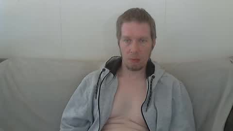 Snapshot of 2small4you83 chatting on 27, 4, 2026 2small4you83 online show from 27, 4, 2026