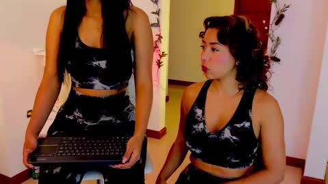 independent model online show from 25, 12, 2024