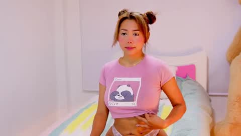 independent model online show from 4, 2, 2025