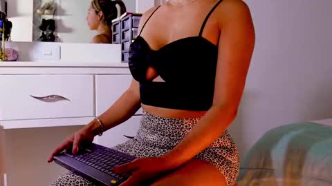 independent model online show from 11, 2, 2025