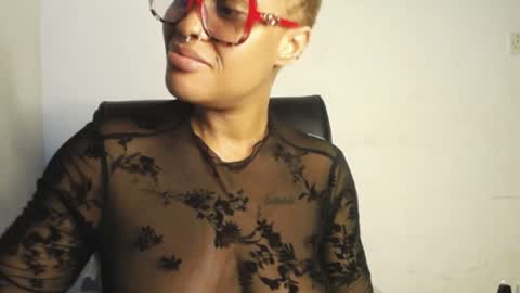 Snapshot of 420ebony_goddess chatting on 12, 6, 2026 goddess zuri online show from 12, 6, 2026