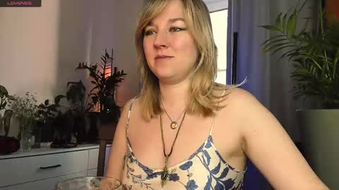 Snapshot of 5_in_one chatting on 20, 4, 2026 Sunshine online show from 20, 4, 2026