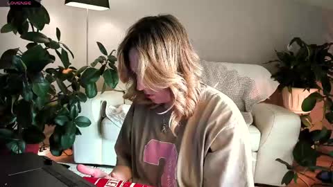 Snapshot of 5_in_one chatting on 13, 5, 2026 Sunshine online show from 13, 5, 2026