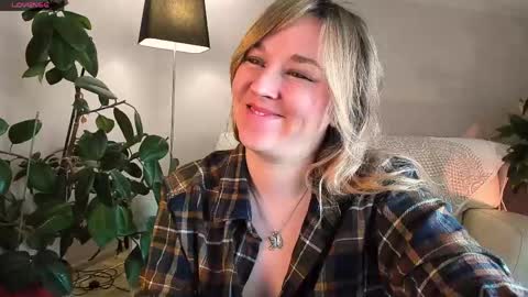 Snapshot of 5_in_one chatting on 25, 5, 2026 Sunshine online show from 25, 5, 2026