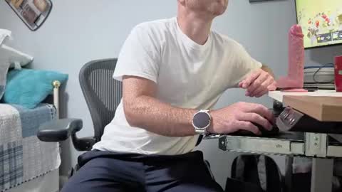 Hi Five The Short Guy online show from 18, 6, 2026