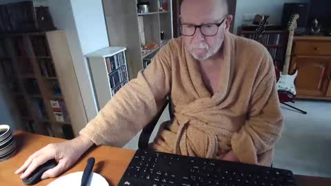  Papi  online show from 4, 3, 2025