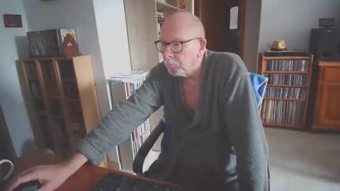 Snapshot of 7thsojourn chatting on 14, 10, 2025 Papi online show from 14, 10, 2025