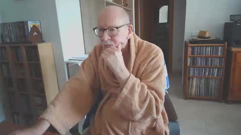 Snapshot of 7thsojourn chatting on 13, 11, 2025 Papi online show from 13, 11, 2025