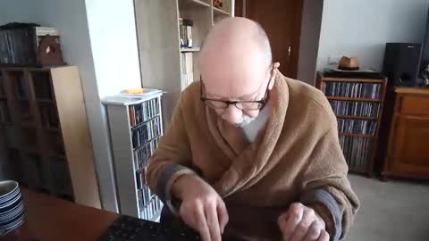 Snapshot of 7thsojourn chatting on 19, 12, 2025 Papi online show from 19, 12, 2025