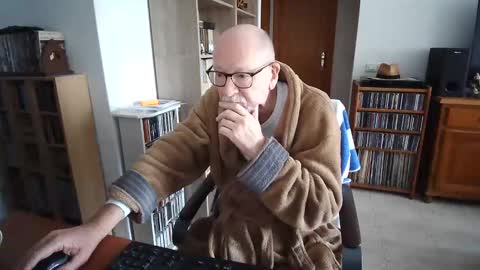 Snapshot of 7thsojourn chatting on 20, 12, 2025 Papi online show from 20, 12, 2025