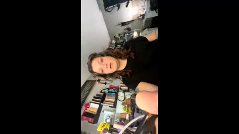 That girl online show from 6, 1, 2026